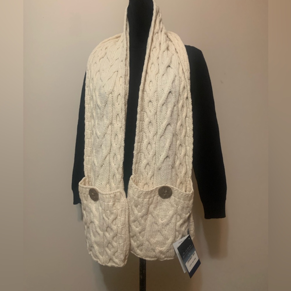 MOY ARAN pocket scarf 100% Merino Wool creme color NWT made in Ireland